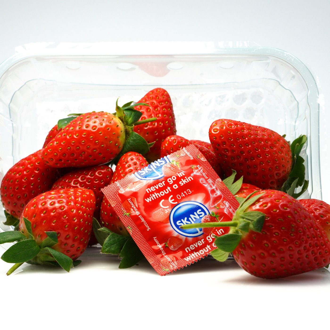 Skins Strawberry Premium Condoms (8 Pack)