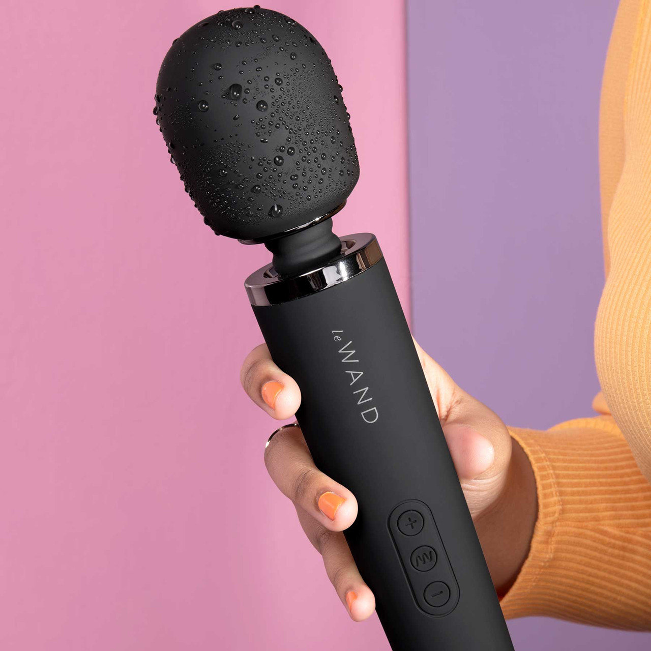 Le Wand Rechargeable Massage Wand Vibrator Black