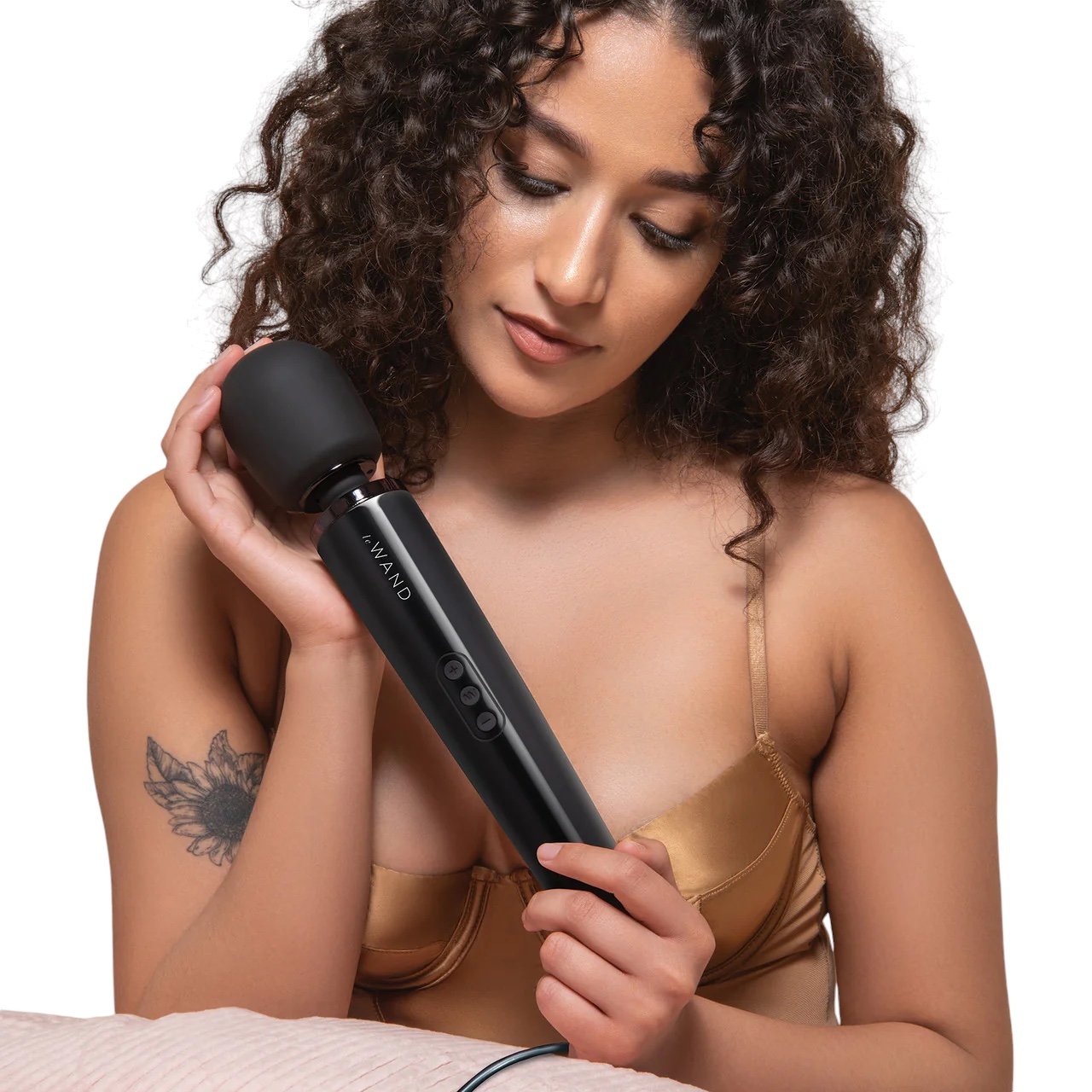 Le Wand Plug-In Massage Wand Vibrator Black